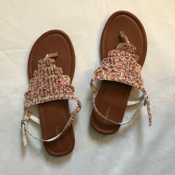 Xhilaration Thierry flat ruffle sandals - Picture 1 of 6